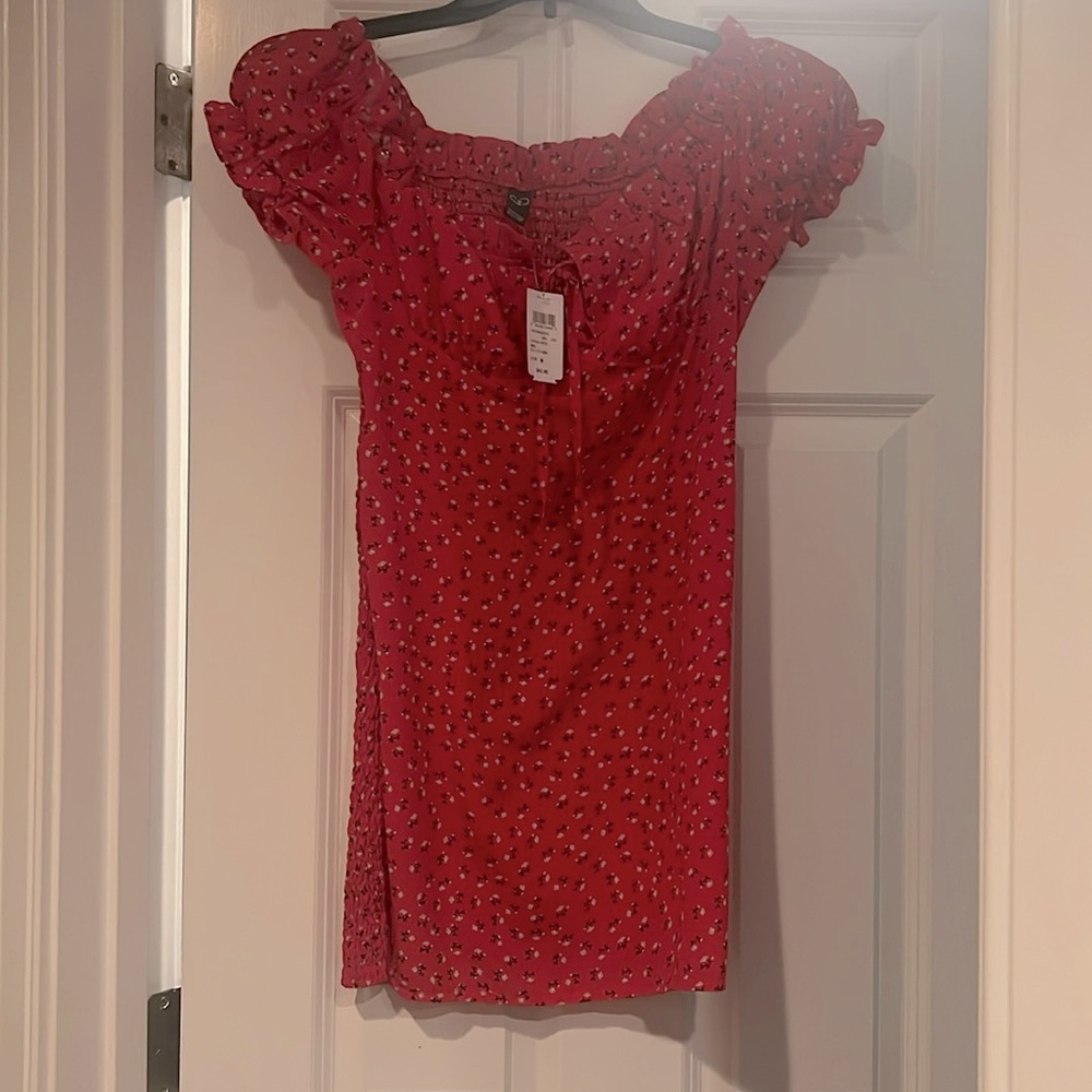NWT Windsor dress red with white flowers size M